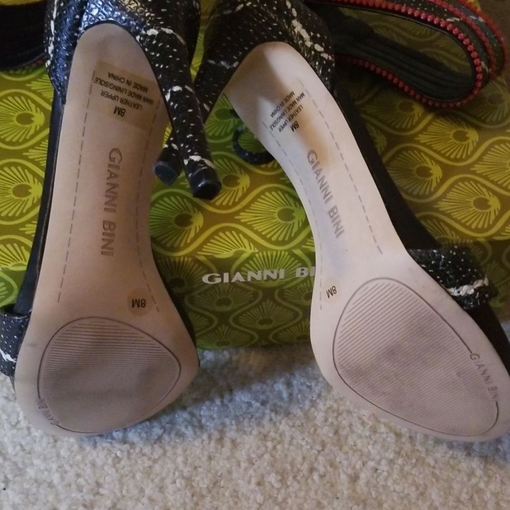 Heels - Picture 4 of 4